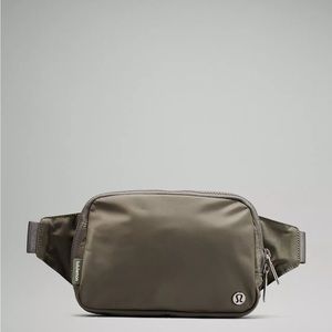 Everywhere Belt Bag LARGE Grey Sage Lululemon NWT